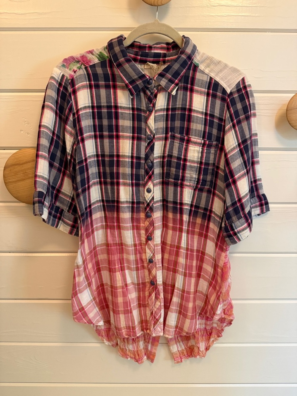 Aratta Silent Journey Unique Ombré Plaid Button-Up Shirt With Floral Appliqué